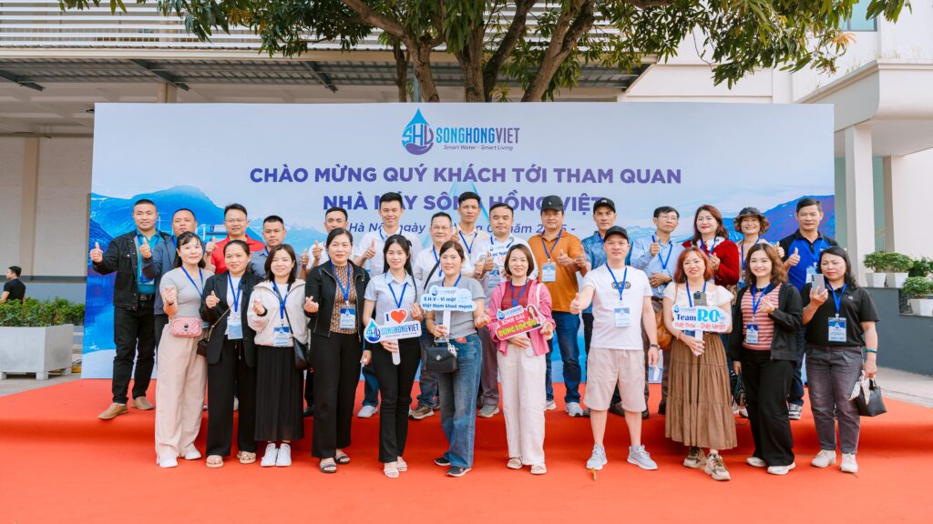 Sông Hồng Việt tổ chức Chương trình tham quan nhà máy dành cho hơn 500 khách hàng